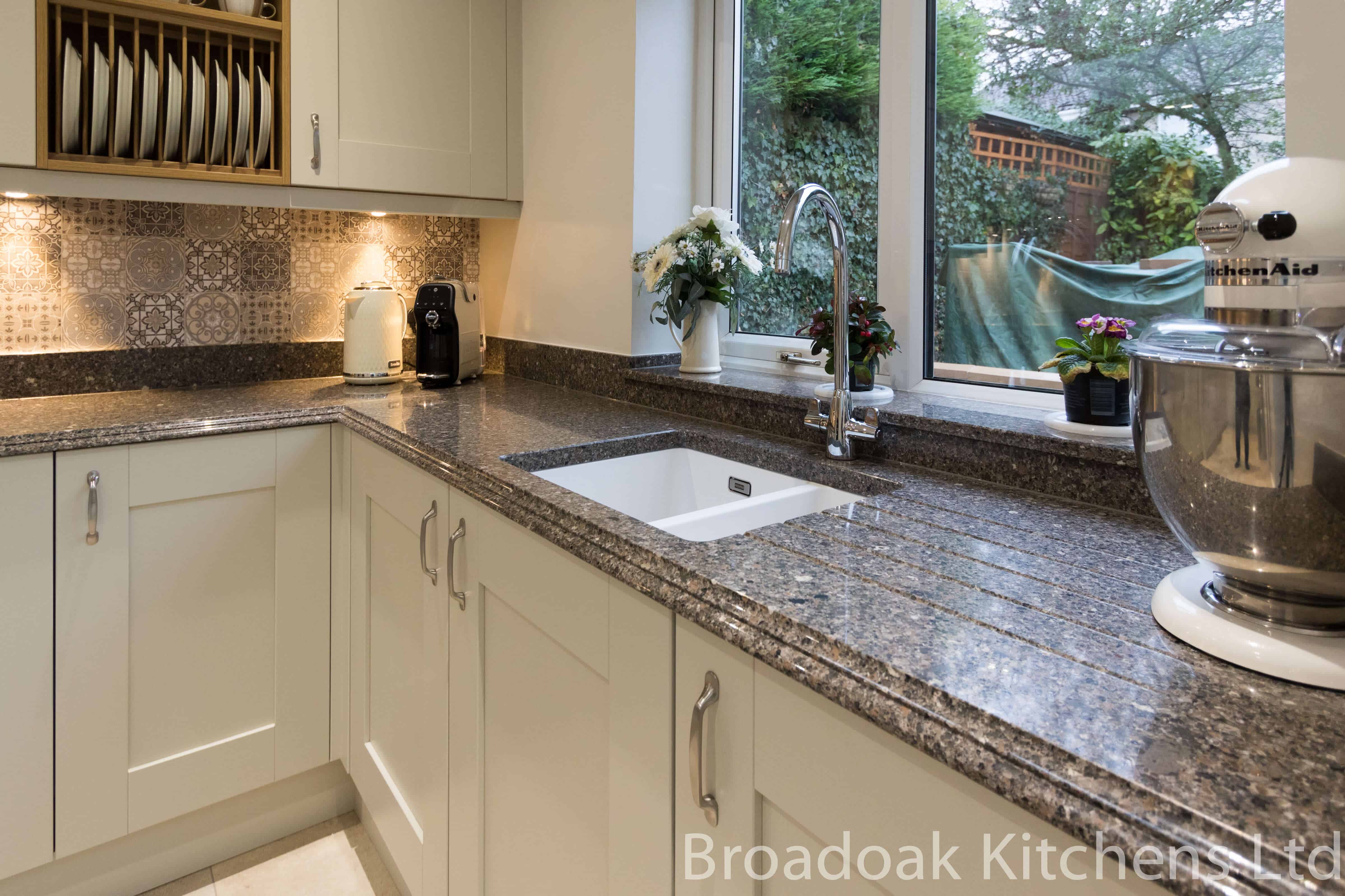 Mornington Kitchen With Waterfall Edge Worksurface Broadoak